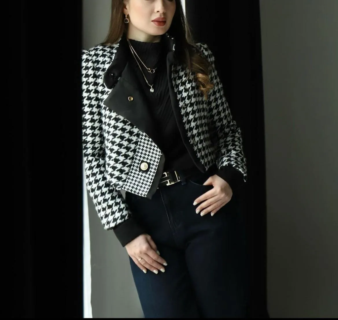 Parisian style short blazer
