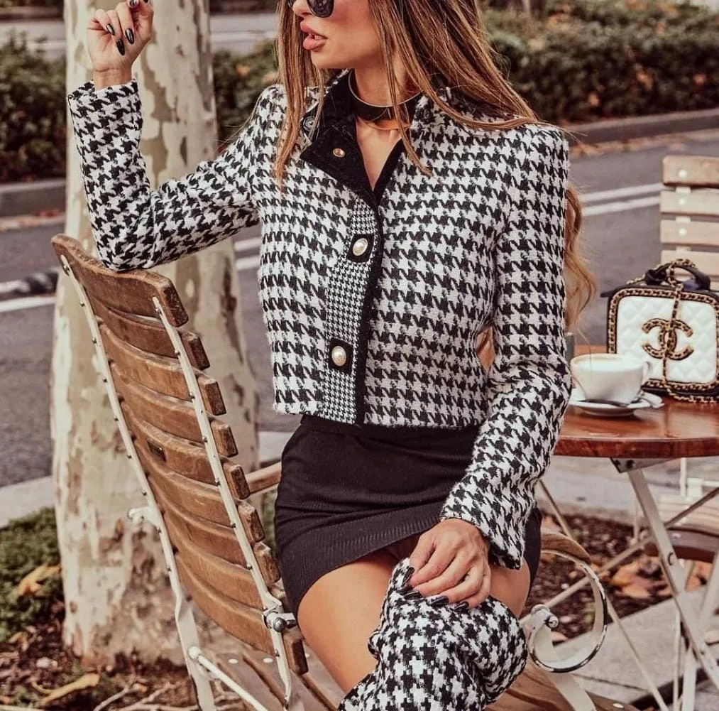Parisian style short blazer